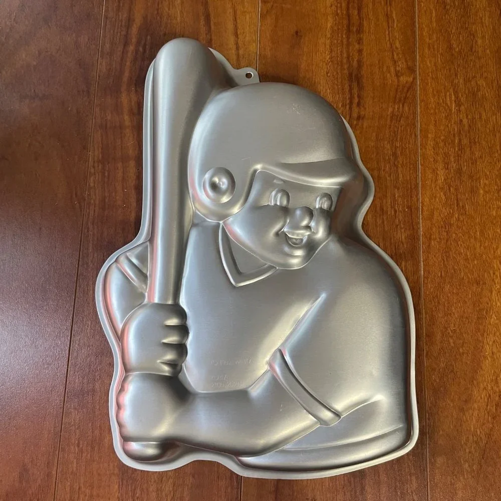 New 1992 Wilton Home Run Hitter Baseball Sport Cake Pan Mold